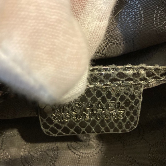 Limited Edition Michael Kors Cosmetic Case - Picture 5 of 8